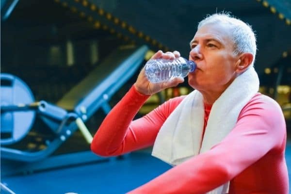 آب خوردن بعد از ورزش